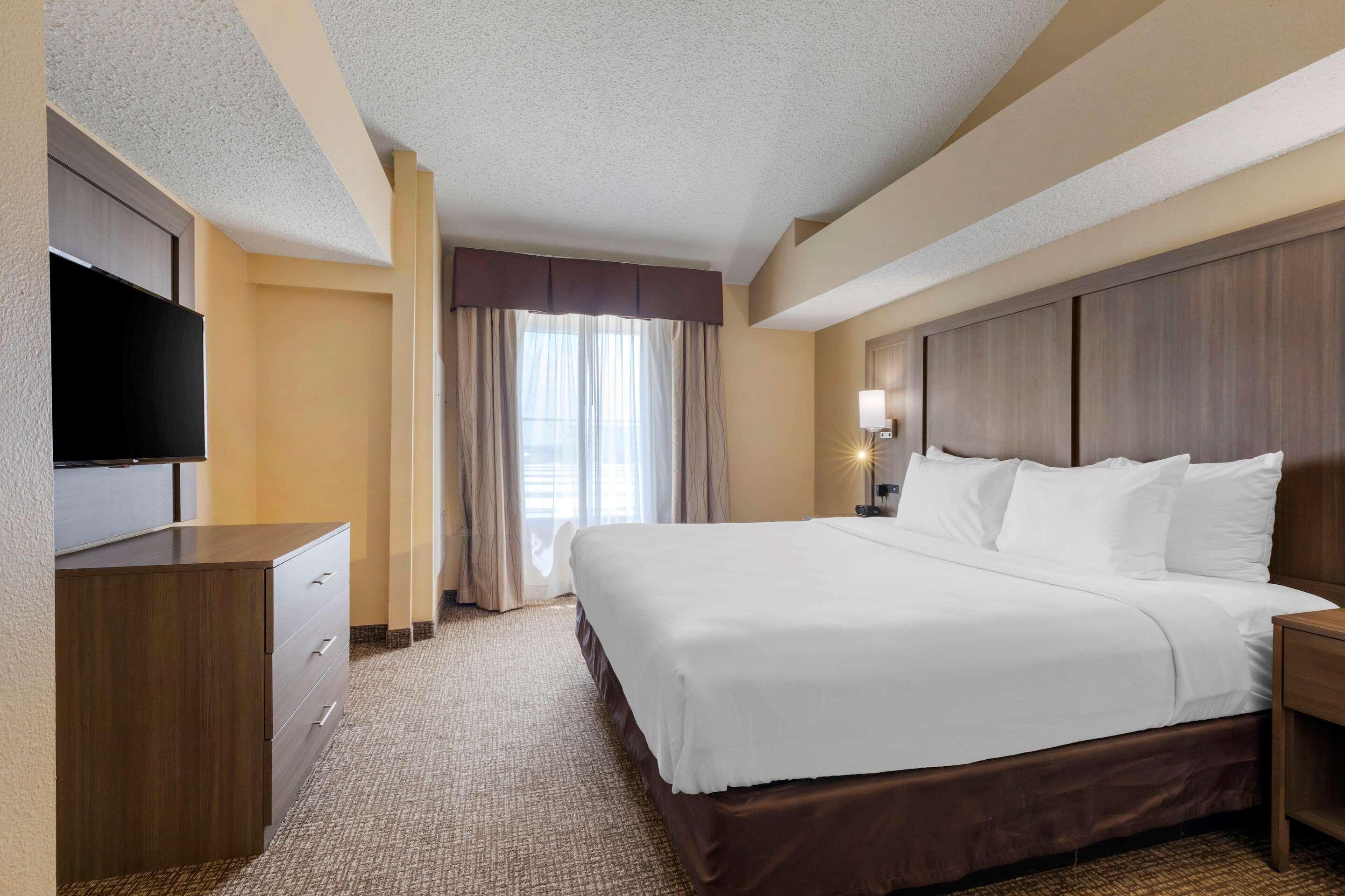 Comfort Suites Dfw Airport Irving Bagian luar foto
