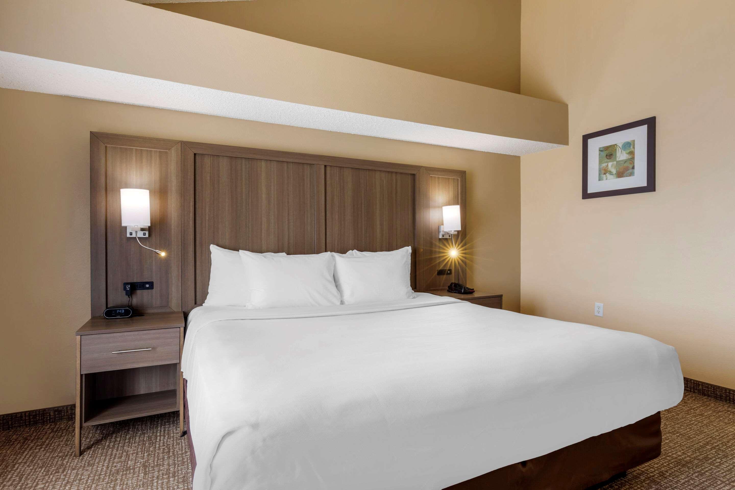 Comfort Suites Dfw Airport Irving Bagian luar foto