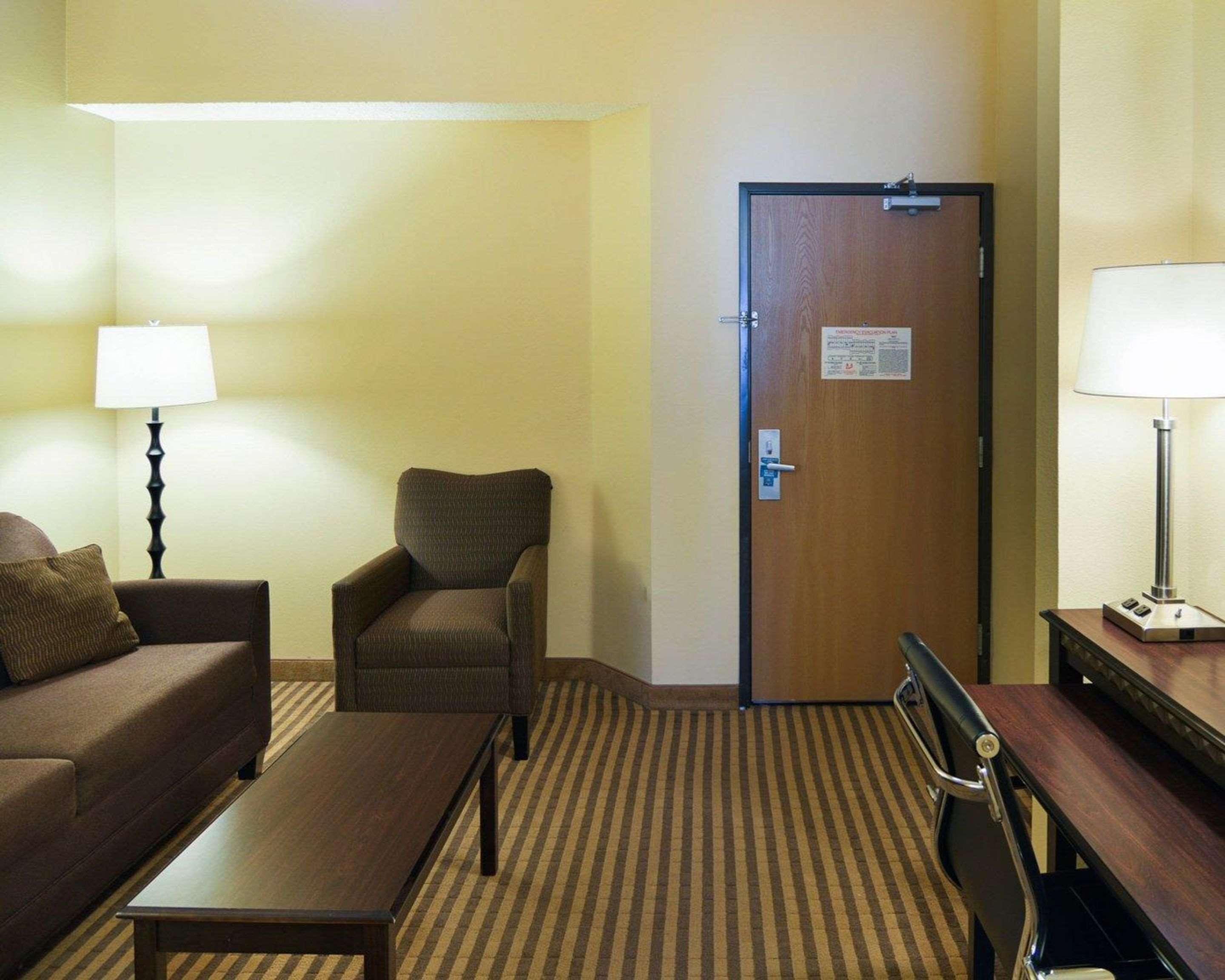 Comfort Suites Dfw Airport Irving Bagian luar foto