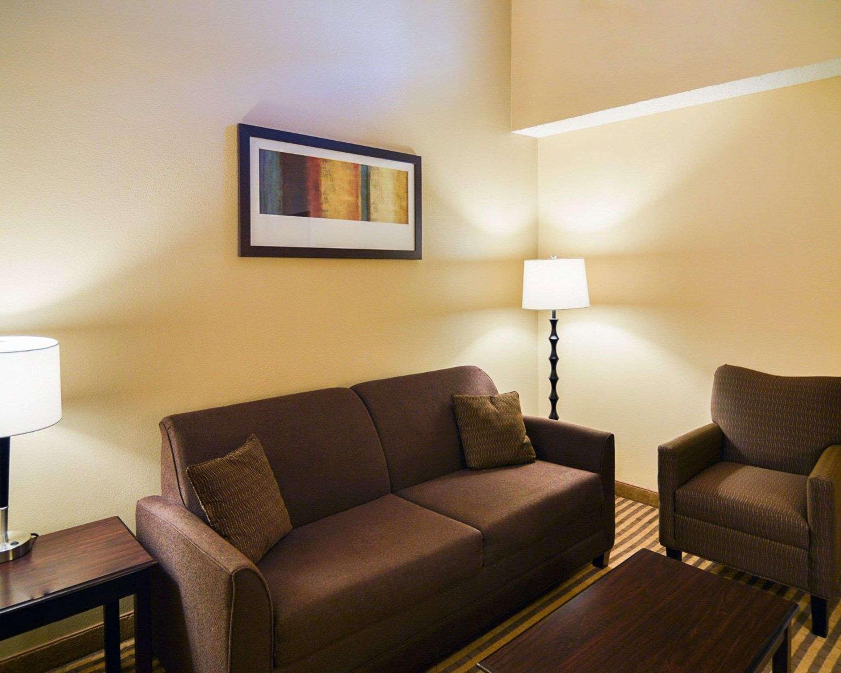 Comfort Suites Dfw Airport Irving Bagian luar foto