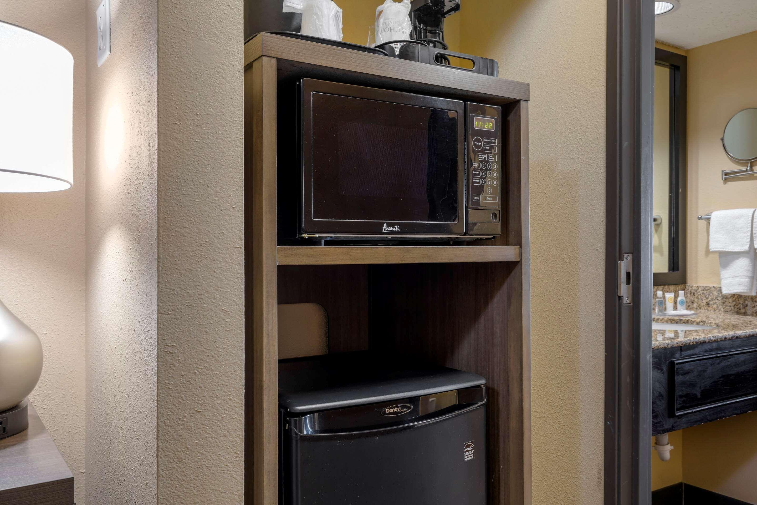 Comfort Suites Dfw Airport Irving Bagian luar foto