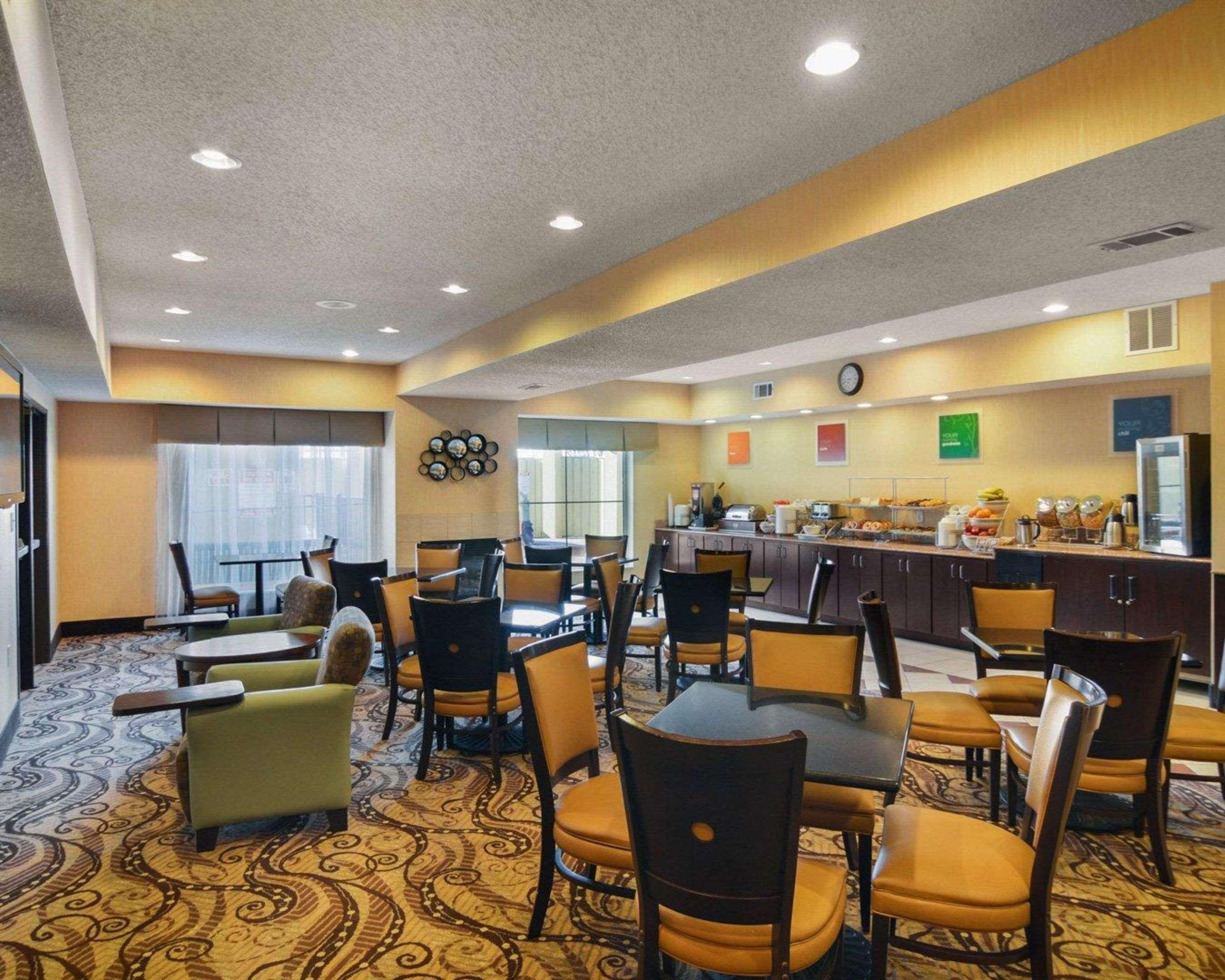 Comfort Suites Dfw Airport Irving Bagian luar foto