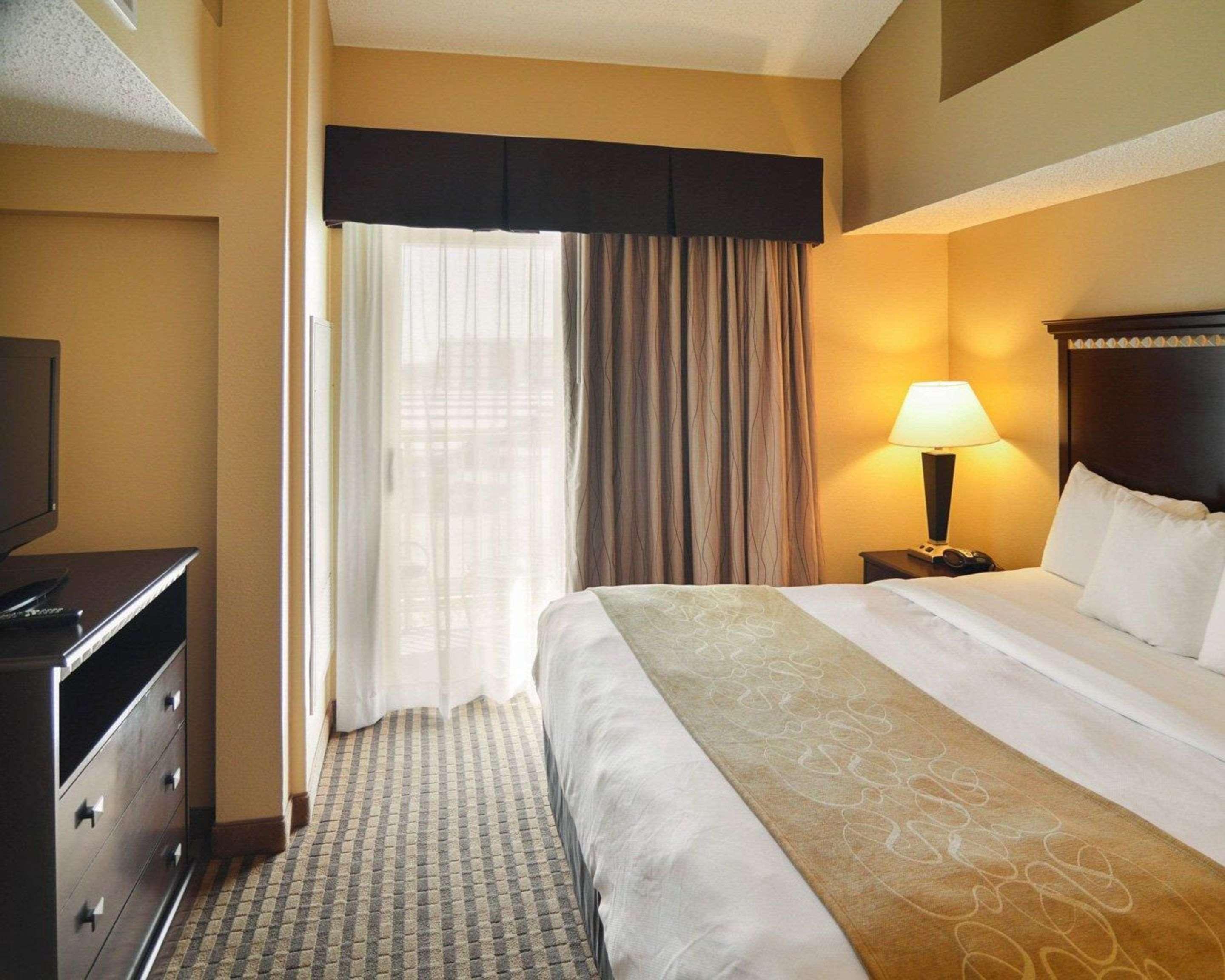 Comfort Suites Dfw Airport Irving Bagian luar foto