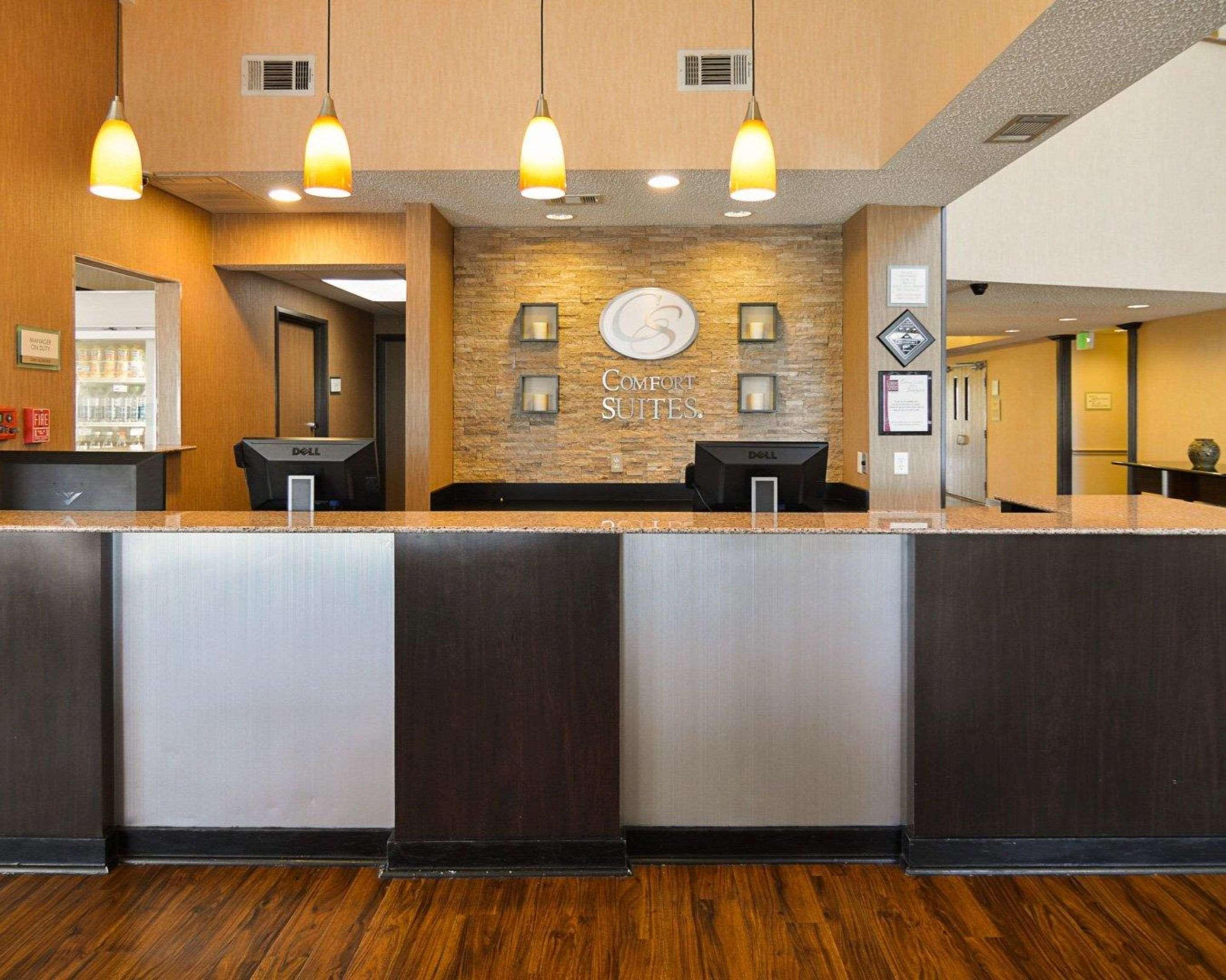 Comfort Suites Dfw Airport Irving Bagian luar foto