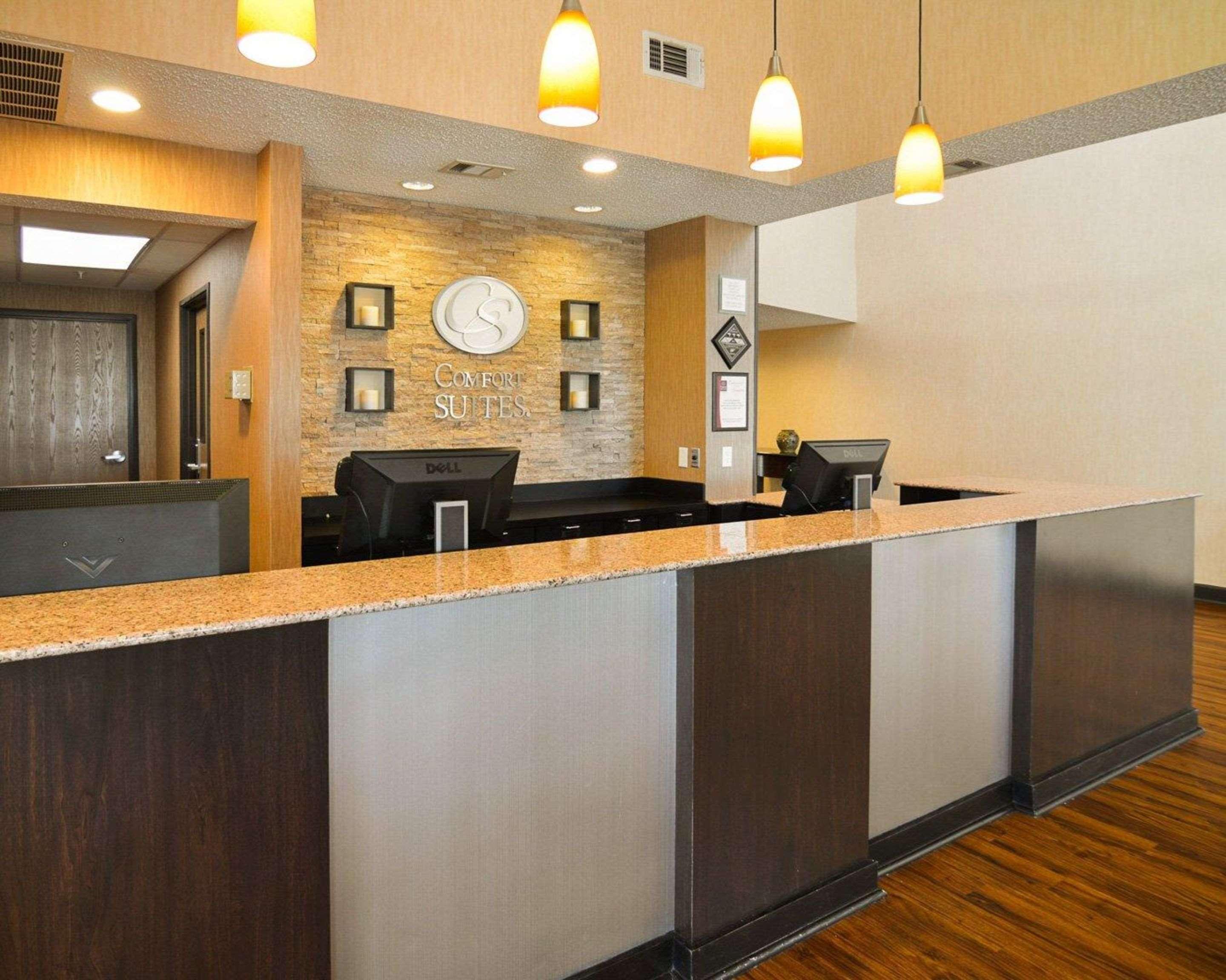 Comfort Suites Dfw Airport Irving Bagian luar foto