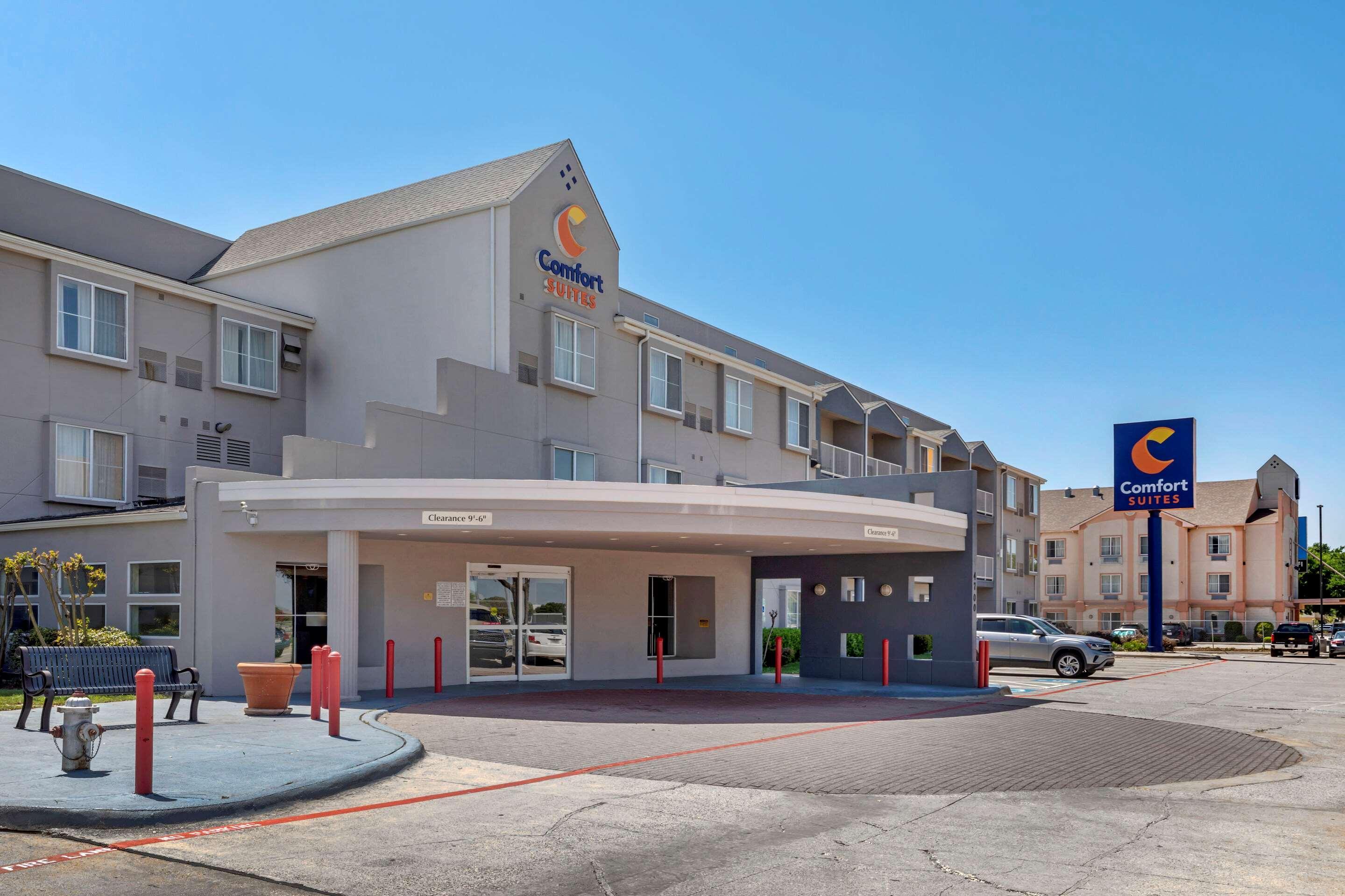Comfort Suites Dfw Airport Irving Bagian luar foto