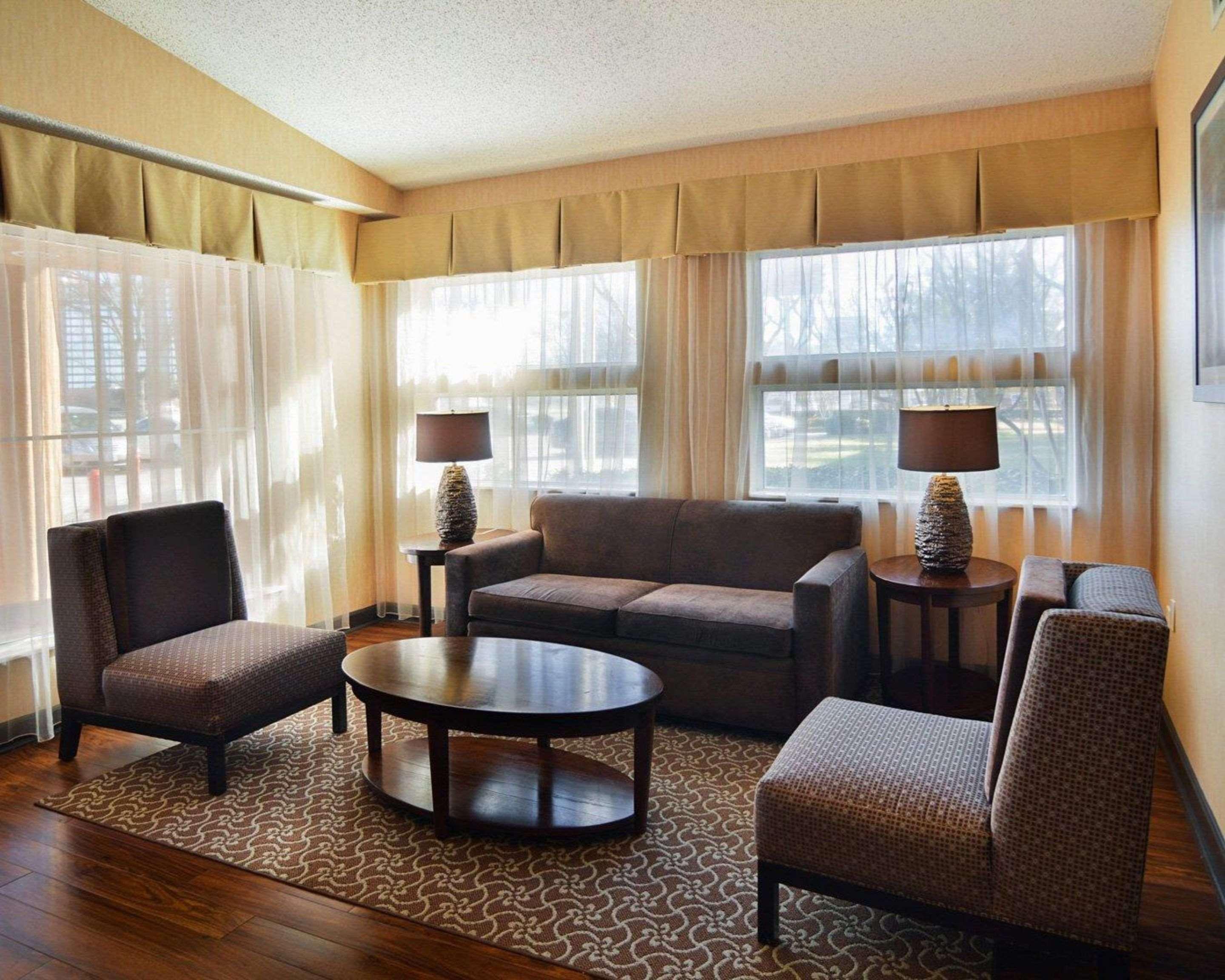 Comfort Suites Dfw Airport Irving Bagian luar foto