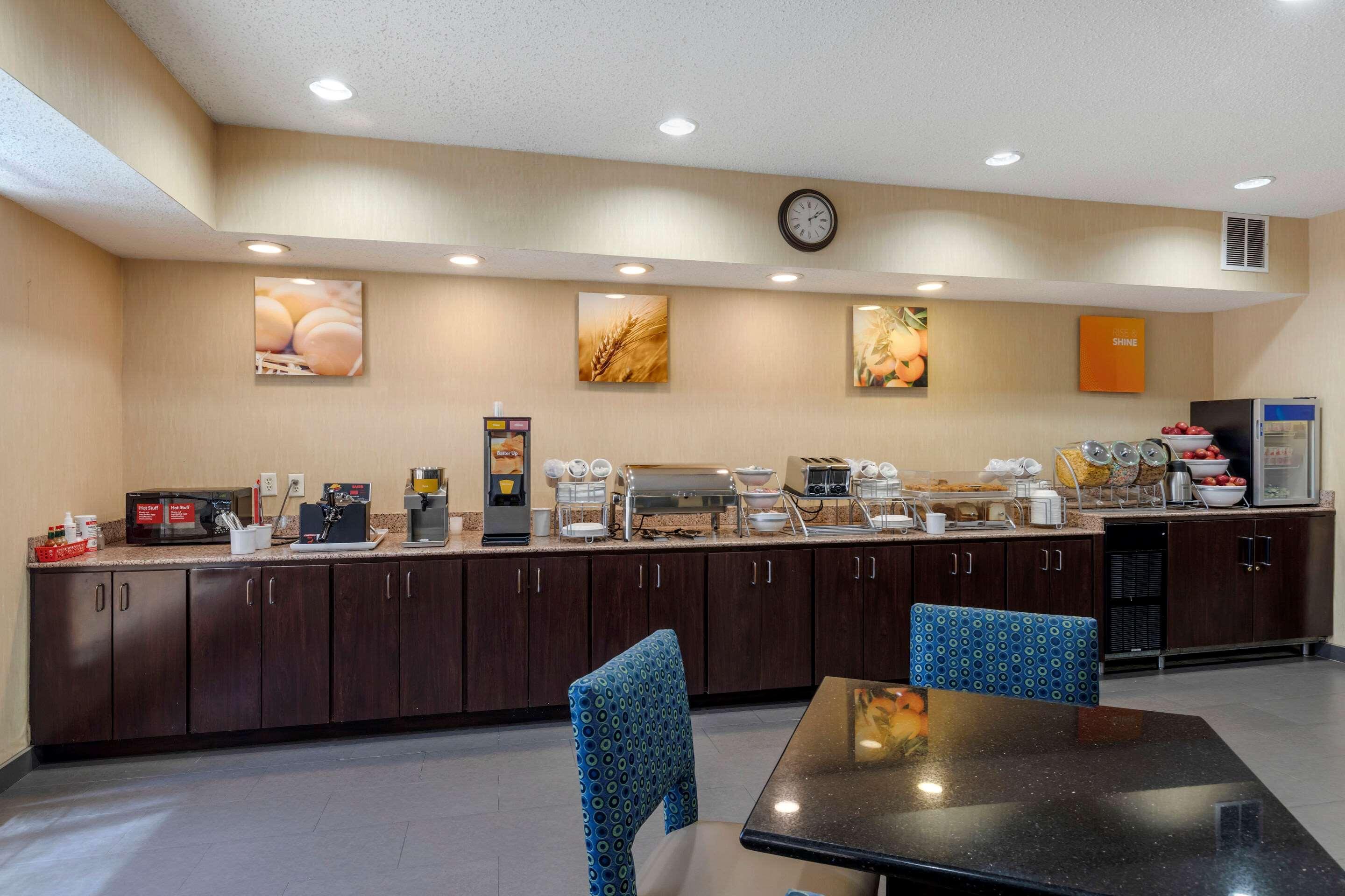 Comfort Suites Dfw Airport Irving Bagian luar foto