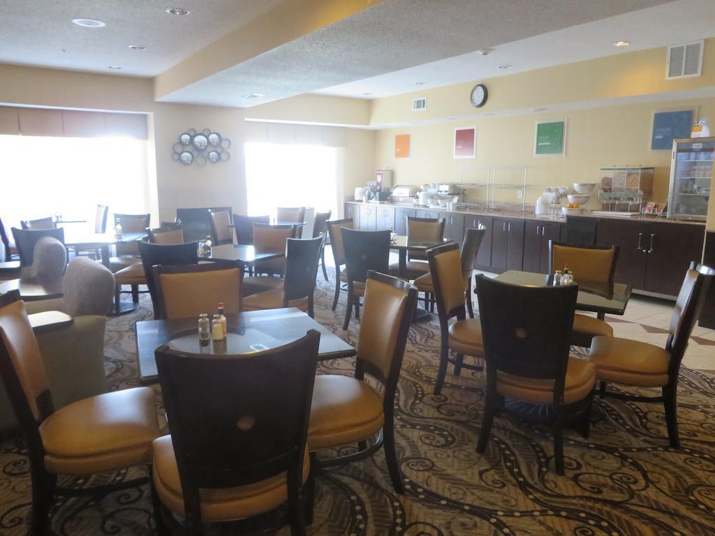 Comfort Suites Dfw Airport Irving Bagian luar foto