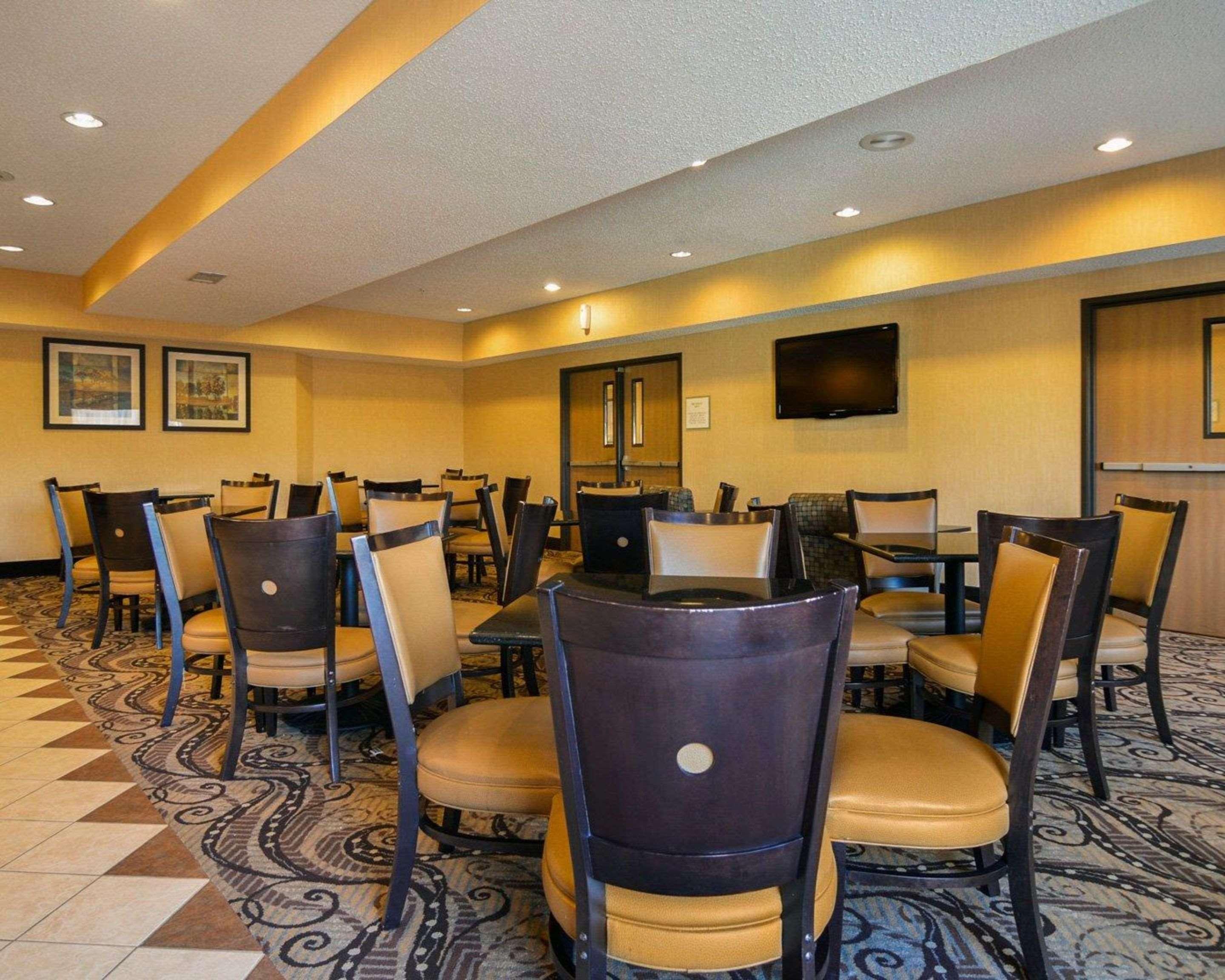 Comfort Suites Dfw Airport Irving Bagian luar foto