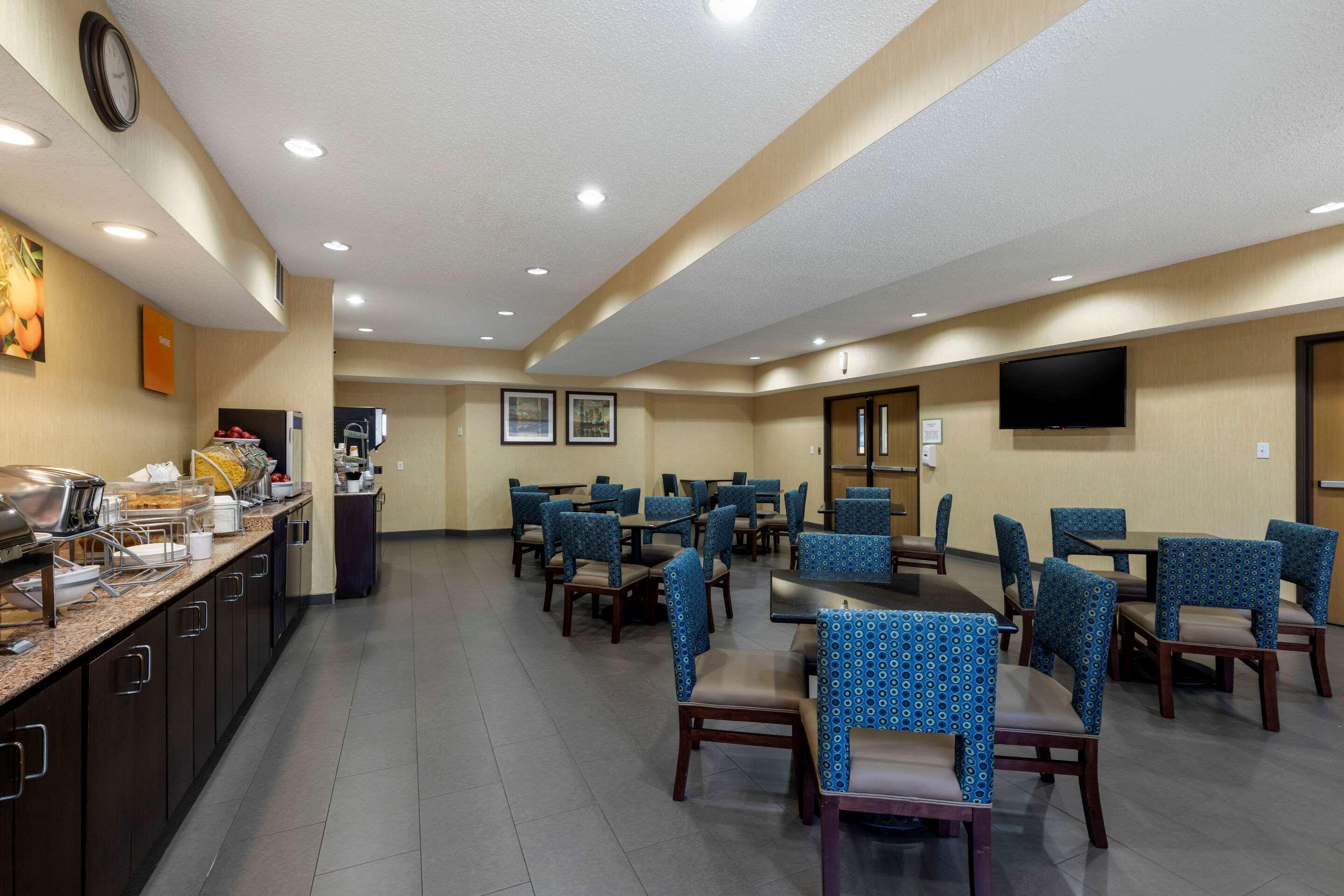 Comfort Suites Dfw Airport Irving Bagian luar foto